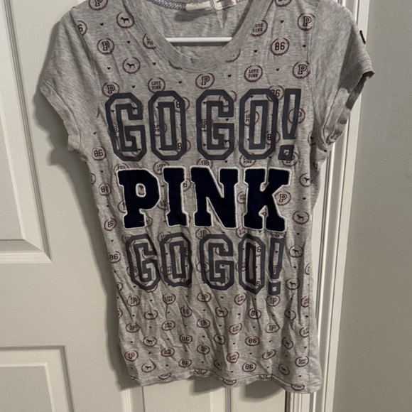PINK Victoria's Secret Gray Tee with Navy Graphic - Picture 1 of 3